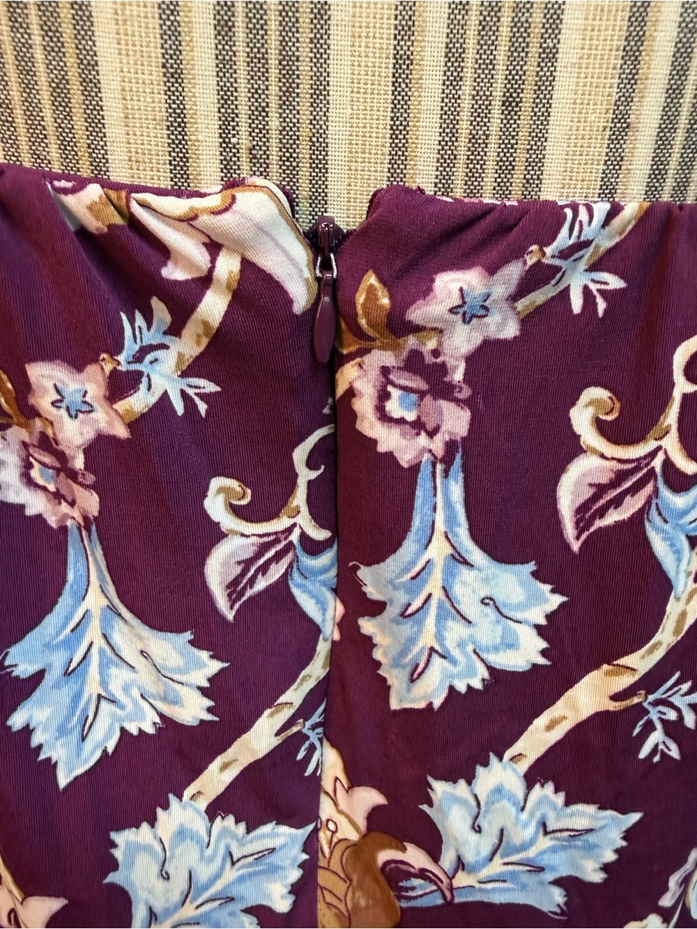 White House Black Market Plum Off-Shoulder Floral Blouse size 2 - Picture 5 of 13